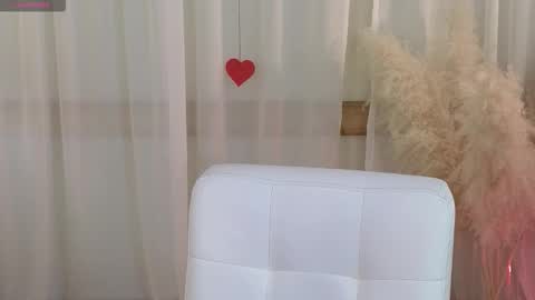 Emilia online show from 02-14-26, 12:24