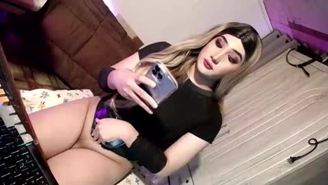 Snapshot of slut_bigcock chatting on 05-22-26, 07:59 Nathalie online show from 05-22-26, 07:59