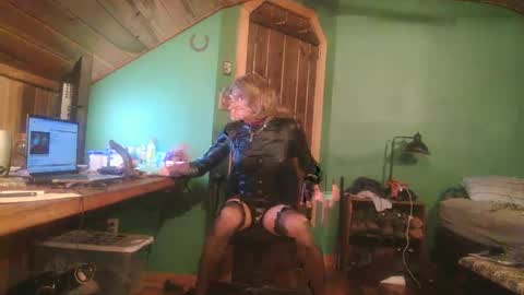 slutjennifertransxx online show from 10-08-25, 02:42