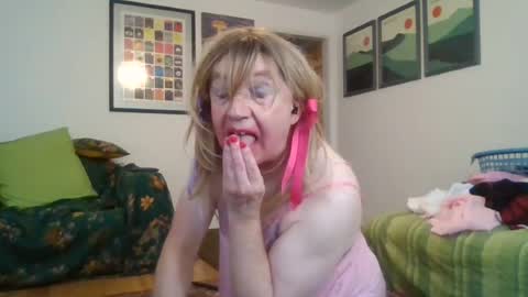 Snapshot of slutsissy17172 chatting on 07-18-26, 03:27 slutsissy17172 online show from 07-18-26, 03:27