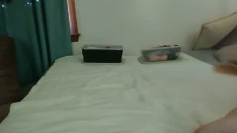 Jade and Thomas online show from 12-20-25, 03:08