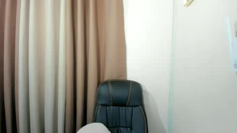 Snapshot of slutty_shanin chatting on 06-18-26, 01:17 SHANIN online show from 06-18-26, 01:17