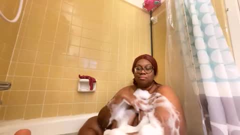 Snapshot of sluttypooh chatting on 02-14-26, 05:32 Pooh online show from 02-14-26, 05:32