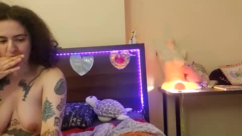 Snapshot of sluttysuzie17 chatting on 05-28-26, 02:14 SluttySuzie17 online show from 05-28-26, 02:14