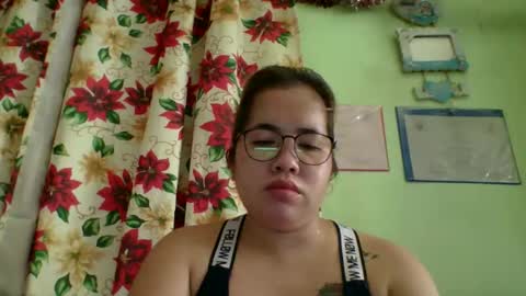 Snapshot of small_boobs59 chatting on 11-18-25, 01:22 Lovewella online show from 11-18-25, 01:22