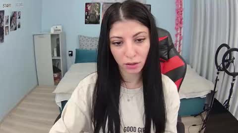 Snapshot of small_horny_girl chatting on 10-29-25, 08:27 small_horny_girl online show from 10-29-25, 08:27