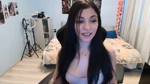 Snapshot of small_horny_girl chatting on 11-23-25, 08:03 small_horny_girl online show from 11-23-25, 08:03