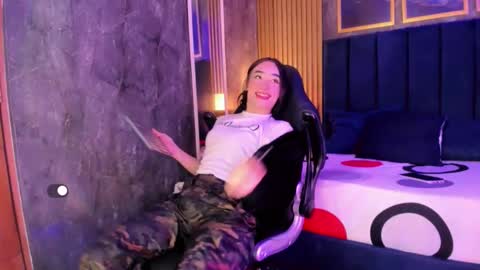 Small Hot19 online show from 04-17-26, 10:18