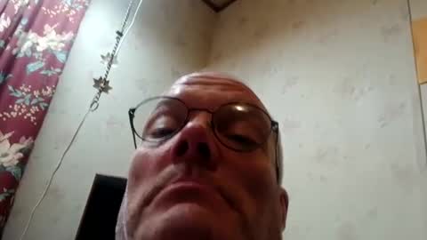 Snapshot of smallcock66kkk chatting on 12-25-24, 02:45 smallcock66kkk online show from 12-25-24, 02:45