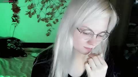 smallimpmeili online show from 11-07-25, 07:36