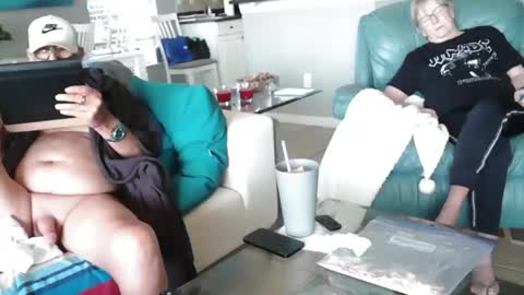 Snapshot of smallpenisbigtongue chatting on 02-25-26, 02:37 Daddy online show from 02-25-26, 02:37