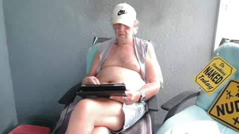 Snapshot of smallpenisbigtongue chatting on 07-07-26, 03:16 Daddy online show from 07-07-26, 03:16