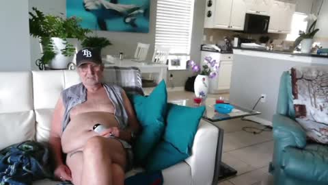 Snapshot of smallpenisbigtongue chatting on 07-22-26, 03:15 Daddy online show from 07-22-26, 03:15