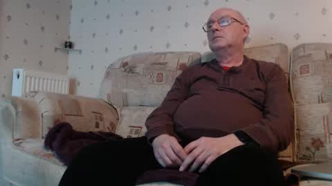 Snapshot of smallsteve562 chatting on 02-08-26, 07:39 Steve online show from 02-08-26, 07:39