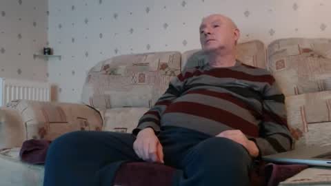 Snapshot of smallsteve562 chatting on 02-15-26, 07:21 Steve online show from 02-15-26, 07:21