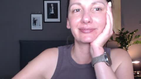 Snapshot of smalltittsbigsoul chatting on 07-08-26, 05:39 Anna no bbbbybybbabebyy just Anna. And dont call me mom please. online show from 07-08-26, 05:39