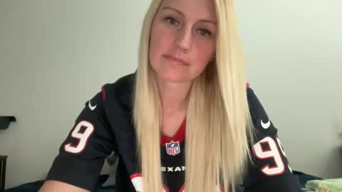 Snapshot of smexxii93 chatting on 04-17-26, 04:21 smexxii93 online show from 04-17-26, 04:21
