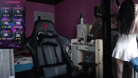 smile_cute_fox online show from 10-18-25, 09:10