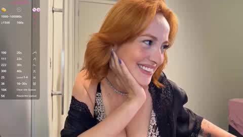 Snapshot of smilee_girl chatting on 02-11-26, 12:43 Emily Burns online show from 02-11-26, 12:43