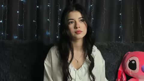 Snapshot of smilesviktoria chatting on 06-21-26, 05:59 Victoria online show from 06-21-26, 05:59