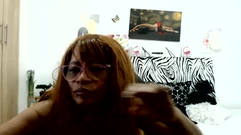 Snapshot of smilet_milf chatting on 07-07-26, 12:31 Smileth online show from 07-07-26, 12:31