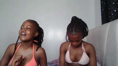 smiley luv1 online show from 12-16-25, 08:19