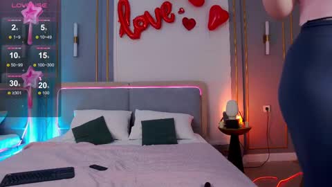 Snapshot of smiley_mia_ chatting on 02-19-25, 05:16 Mia online show from 02-19-25, 05:16