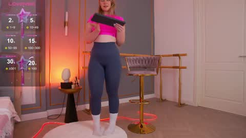 Snapshot of smiley_mia_ chatting on 03-06-25, 11:58 Mia online show from 03-06-25, 11:58