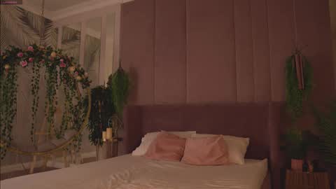 Snapshot of smiley_mia_ chatting on 11-16-25, 05:02 Mia online show from 11-16-25, 05:02