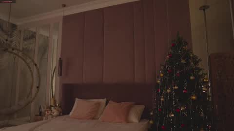 Snapshot of smiley_mia_ chatting on 12-01-25, 05:01 Mia online show from 12-01-25, 05:01