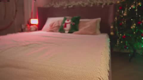 Snapshot of smiley_mia_ chatting on 12-03-25, 05:15 Mia online show from 12-03-25, 05:15