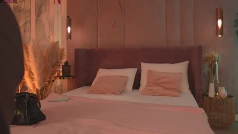 Mia online show from 02-27-26, 05:07