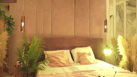 Mia online show from 03-15-26, 05:13