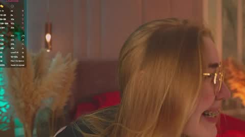 Mia online show from 04-08-26, 05:07