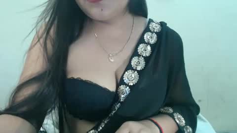 Snapshot of smiley_queen99 chatting on 05-16-26, 10:36 smiley online show from 05-16-26, 10:36