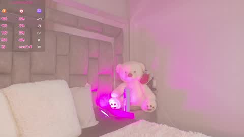 Snapshot of smiling__girl chatting on 06-06-26, 07:29 online show from 06-06-26, 07:29