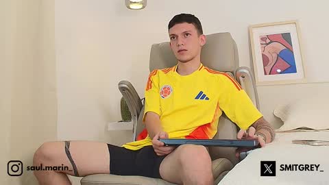 Snapshot of smitgrey chatting on 10-15-25, 01:17 SMIT online show from 10-15-25, 01:17