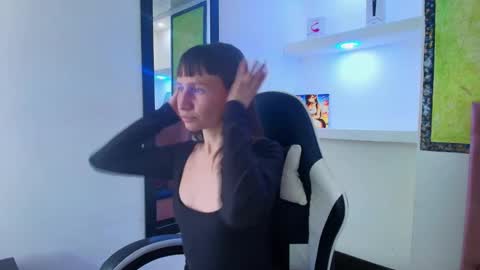 Snapshot of smith_rosse chatting on 11-18-25, 03:45 smith online show from 11-18-25, 03:45