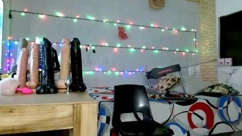 Snapshot of smithdara chatting on 11-24-25, 12:54 Smithdara online show from 11-24-25, 12:54