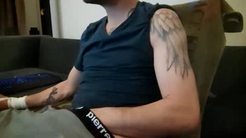 Snapshot of smokeandwatching chatting on 03-10-25, 09:29 Smokeandwatching online show from 03-10-25, 09:29