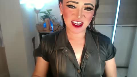 Snapshot of smokeprincess chatting on 02-11-25, 04:56 Amanda online show from 02-11-25, 04:56