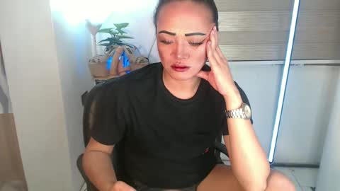 Snapshot of smokeprincess chatting on 02-11-25, 11:01 Amanda online show from 02-11-25, 11:01