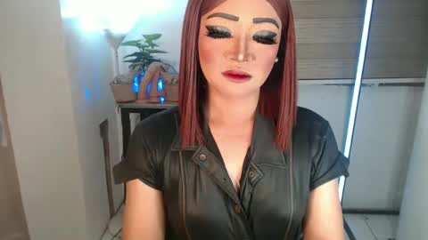Snapshot of smokeprincess chatting on 02-12-25, 01:06 Amanda online show from 02-12-25, 01:06