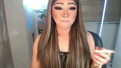 Snapshot of smokeprincess chatting on 03-06-25, 12:41 Amanda online show from 03-06-25, 12:41