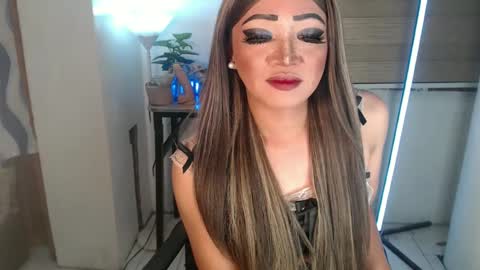 Snapshot of smokeprincess chatting on 03-09-25, 07:37 Amanda online show from 03-09-25, 07:37