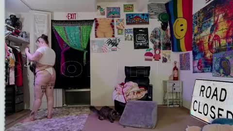 Snapshot of smokihippi chatting on 11-07-25, 11:10 Big Dawg online show from 11-07-25, 11:10