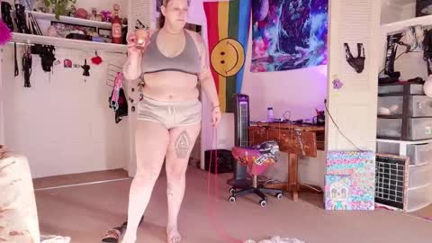 Snapshot of smokihippi chatting on 11-13-25, 10:19 Big Dawg online show from 11-13-25, 10:19