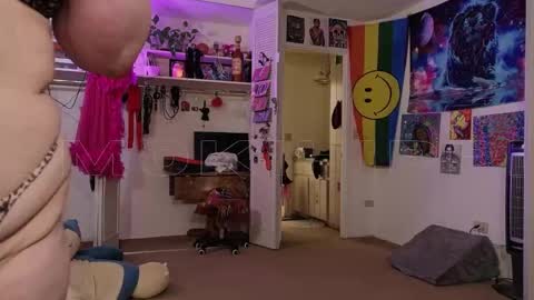 Snapshot of smokihippi chatting on 11-28-25, 04:42 Big Dawg online show from 11-28-25, 04:42