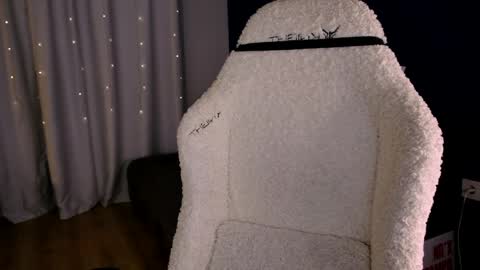 Snapshot of smthwrong chatting on 03-13-26, 08:15 smthwrong online show from 03-13-26, 08:15