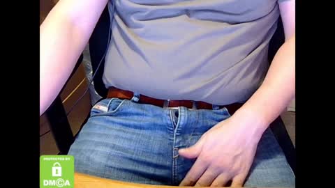 Snapshot of sneakybill82 chatting on 12-21-24, 01:32 Sneakybill online show from 12-21-24, 01:32